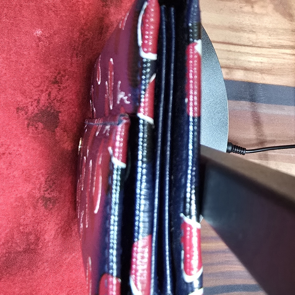 Gucci Navy Blue Wallet with Red Heart Print and Gold Logo - Picture 6 of 15